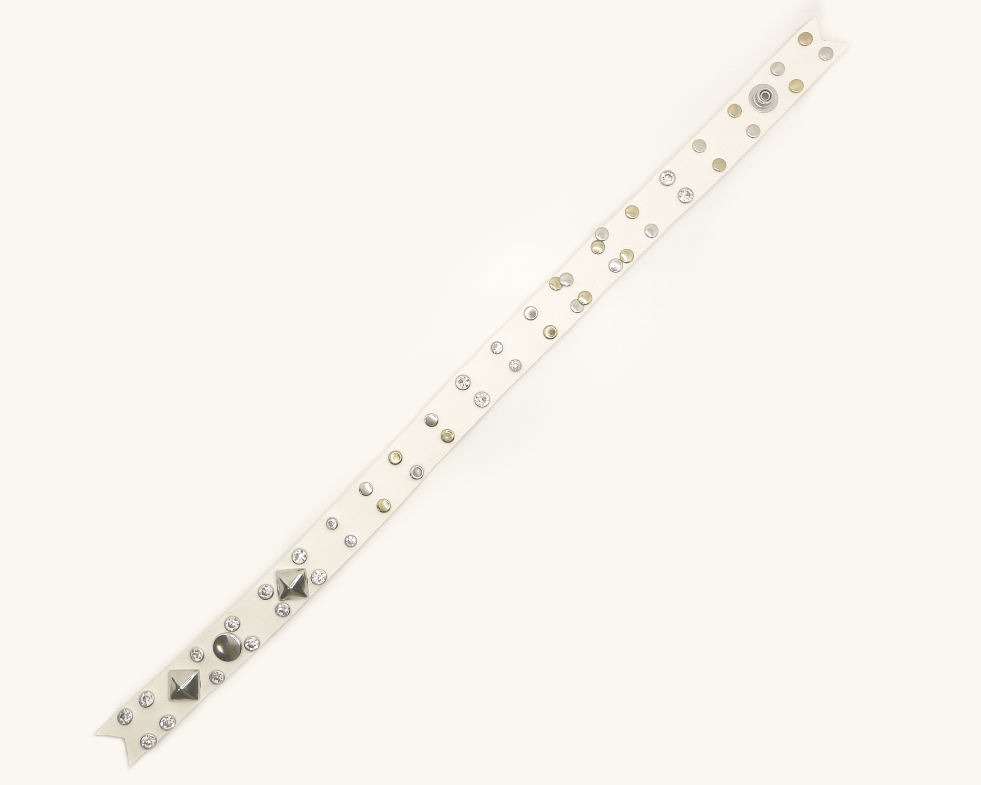 Crisscross bow choker